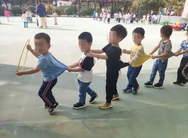 股票配资网站查询 幼儿园老师发孩子午睡照遭家长指责：交那么多学费白交了？